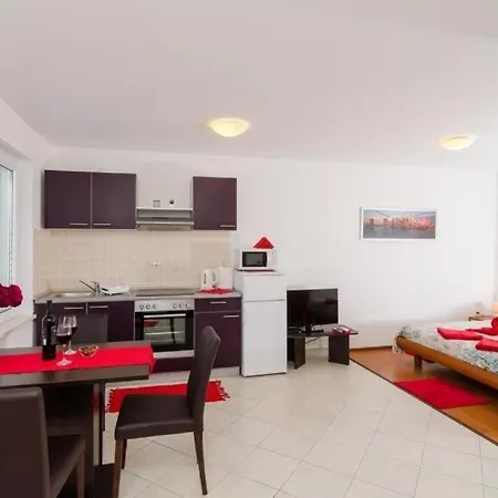 דירה With A Parking Space - 22654 *