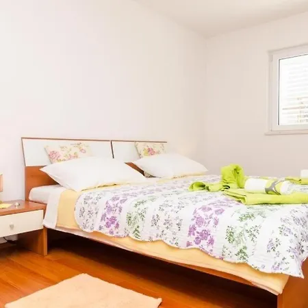 With A Parking Space - 22654