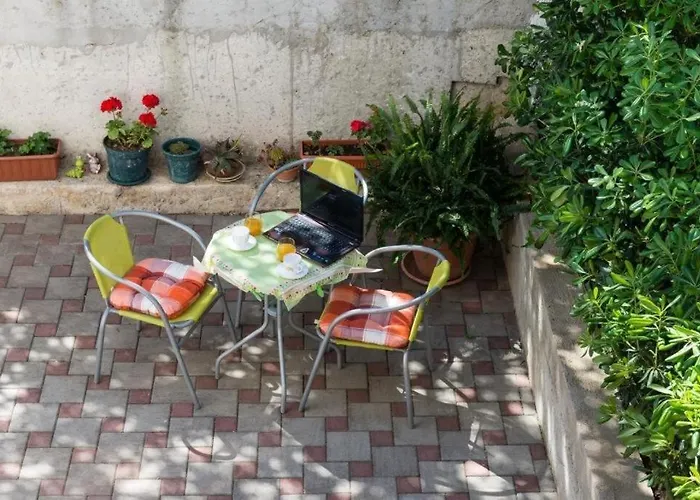 With A Parking Space - 22654