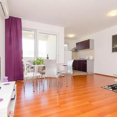 With A Parking Space - 22654 Apartman *