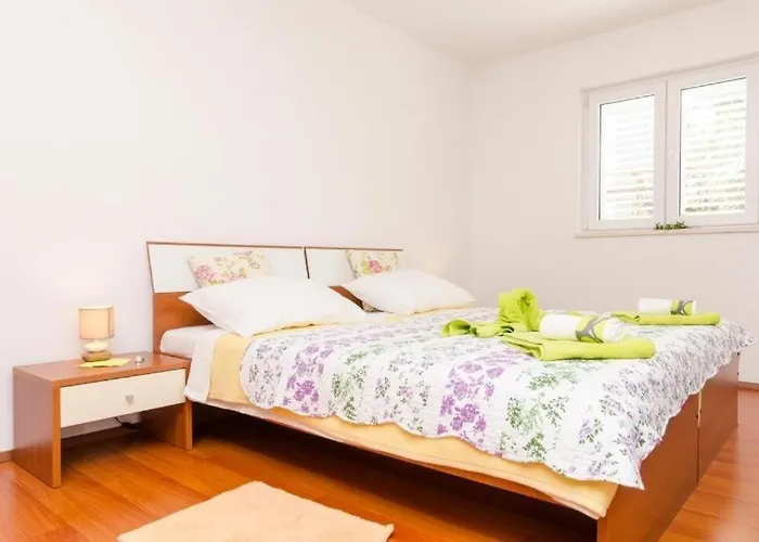 With A Parking Space - 22654