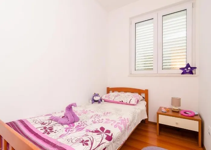 With A Parking Space - 22654